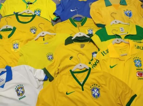 Camisas Oficias Brasil Nike, tamanhos e modelos diversos, preços entre 75,00 a 149,00.