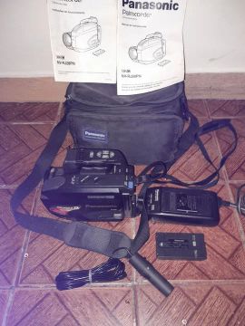 Filmadora da marca Panasonic.