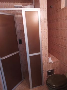 SUITE PRIVATIVA(QUARTO E BANHEIRO)em Bairro nobre-Jardim SocialCWB-l-para moças (e filhos)