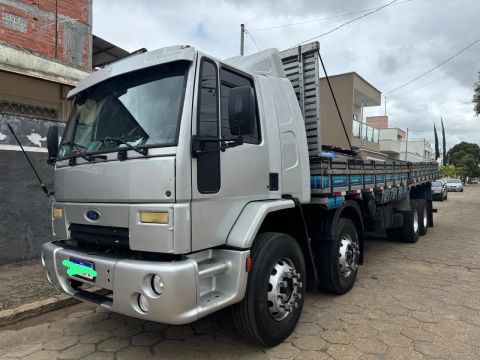 Caminhão Ford Cargo 4532E.    Ano 2010