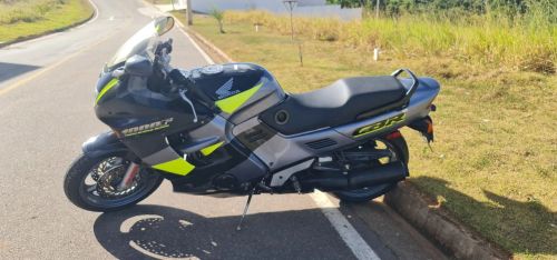 Honda CBR 1000F 