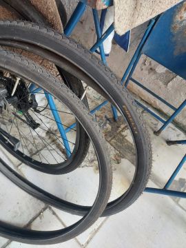 Par de Pneus e câmera de ar Pirelli 700 29