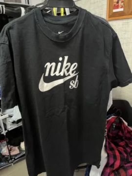 camiseta manga curta preta nike sb (nike)