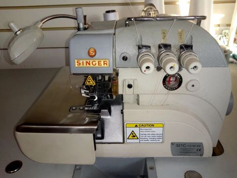Máquina de Costura Overlock Singer Industrial