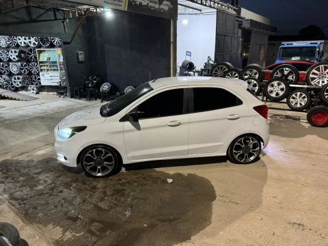 Vendo rodas 17 da ford pneus 195/40