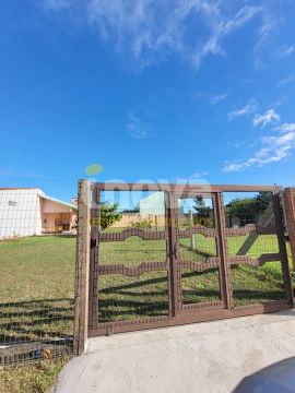 AMPLO TERRENO GRAMADO COM 2 KTNETS EM TRAMANDAÍ
