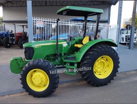 Trator John Deere 5075 E
