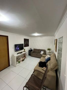 Casa com 3 quartos - 1 suíte com closet