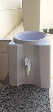 Suporte para galão de água, usado