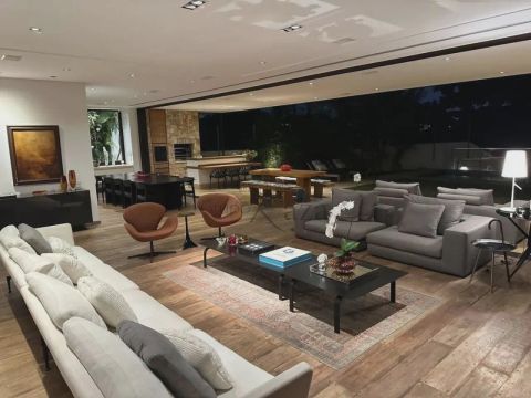 Casa - Cidade Jardim - 4 Dormitórios - 749m².
