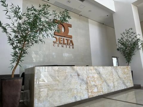 Empresarial Delta Center - Alugo Sala dividida com Recepção e 2 Consultórios - Amplo Estac
