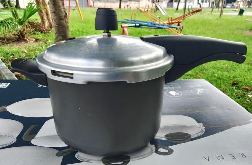 Panela de Pressão Tramontina de 4,5 Litros