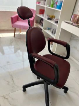Cadeira para maquiagem ou escritório 