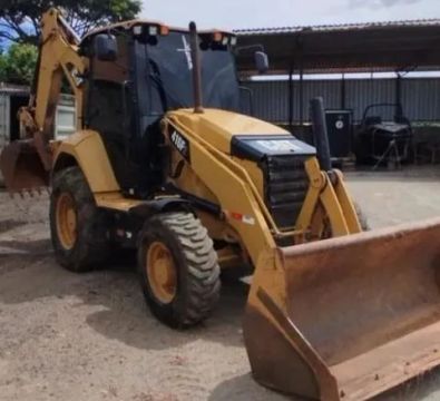 Retroescavadeira Caterpillar 416F2