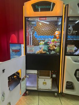 Máquina de Pegar Pelúcias - Diversões Eletrônicas