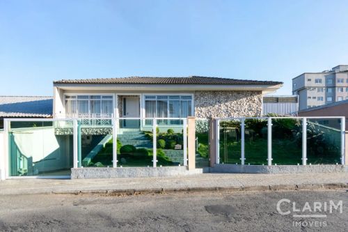 Maravilhosa casa à venda no Centro