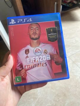 FIFA 20 Standard Edition Electronic Arts PS4 Mídia Física - ORIGINAL