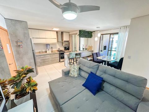 Apartamento para venda possui 77 metros quadrados com 2 quartos em Centro - Penha - SC