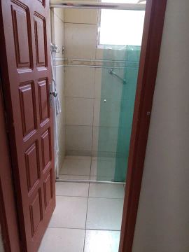 Casa tipo apto com mobilia 1 qto garagem sala cozinha