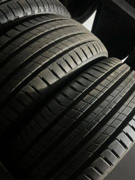Pneu 255/45/20 Michelin  95 % vida útil.