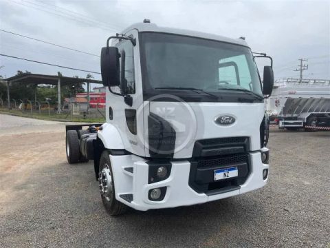Ford Cargo 1722 2012 4X2 / Único dono