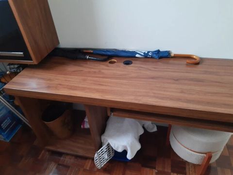 Mesa de Escritório em Madeira com Gaveta