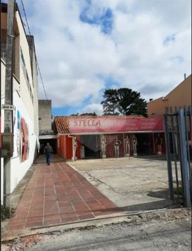 Imóvel para venda possui 675 metros quadrados em Boqueirão - Curitiba - PR