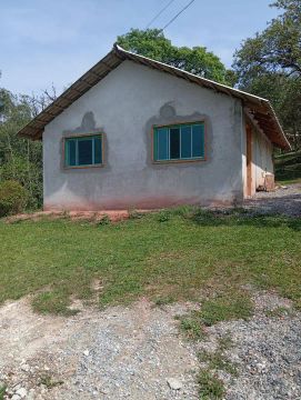 Sítio com casa, pomar e área verde
