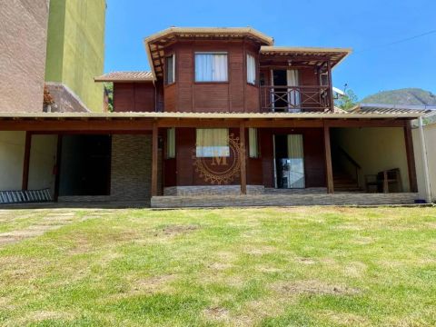 Duas casas próximo ao centro de Venda Nova do Imigrante