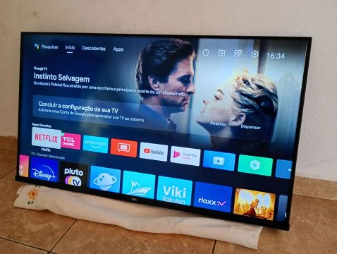 Vendo essa tv 42 polegadas smart 4k 
