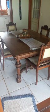 Mesa de Jantar Antiga de Madeira E Duas Estantes 