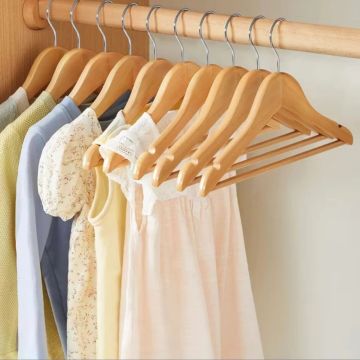 Kit 30 Cabides de Madeira Unitário Marfim com Verniz Para Conjunto Criança Moda Infantil