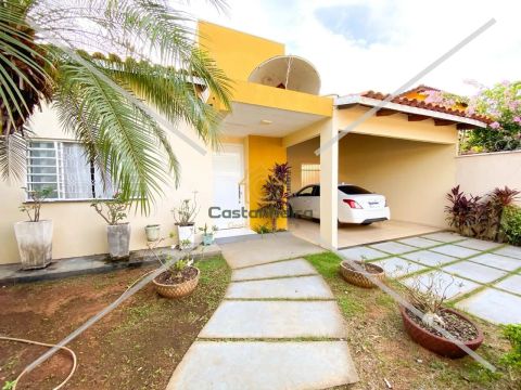 Casa 04 suítes plenas - 205 Sul