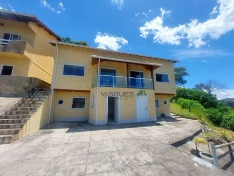 Casa com 2 dormitórios para alugar, 100 m² por R$ 2.400,00/mês - Vila Muqui - Teresópolis/