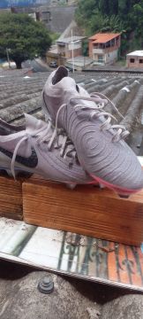 Chuteiras Nike Phantom GT - Cinza