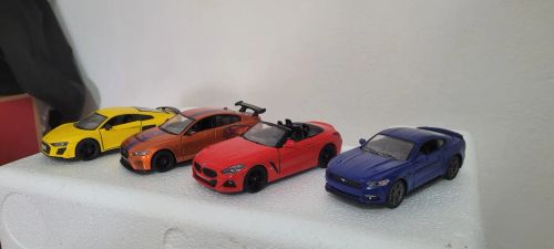 Carros de coleção em escala1/32