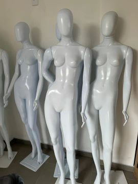 Vendo manequins femininos 
