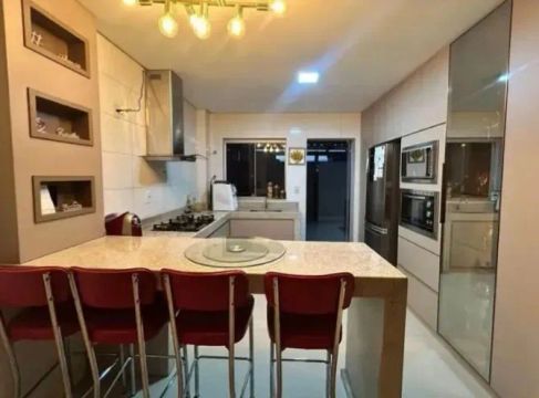 Apartamento (Padrão), com 3 quartos e 2 banheiros à Venda, 98 m² em Curitiba/PR