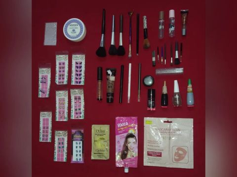 Kit de Beleza - Maquiagem e Unhas