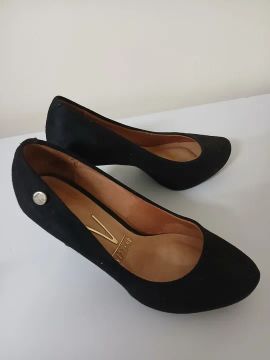 Sapatos de salto alto pretos Vizzano