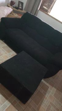 Sofá 3 lugares preto em ótimo com puff grande separadoestado
