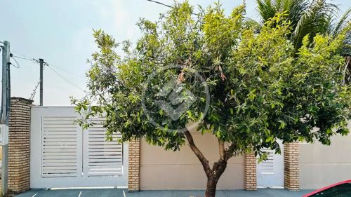 CASA AMPLA COM QUINTAL E PISCINA, CHURRASQUEIRA COM ACESSO PELA AV. MARIO ANDREAZA E AV. E