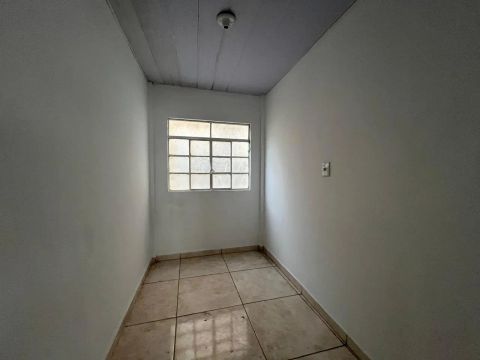 Casa para aluguel possui 90 metros quadrados com 3 quartos