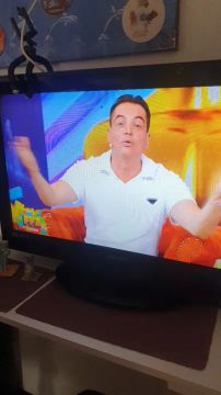 TV SEMP 32 com Defeito