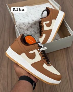 Tênis Nike Air Force 1 - Marrom e Bege