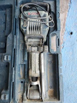 Martelo Demolidor Bosch GSH 16-28 + Ponteiro + Talhadeira