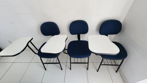 3 cadeiras de estudos com braçadeira 