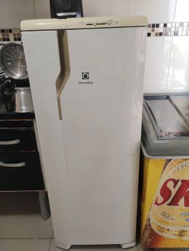 Geladeira Eletrolux 240 litros 
