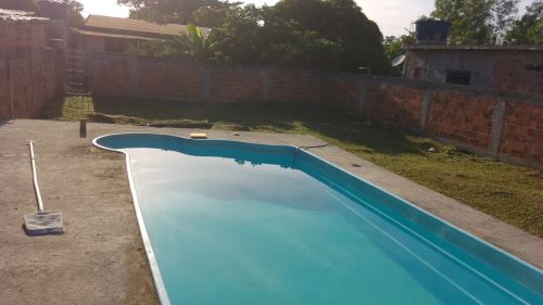 Terreno com piscina em área tranquila