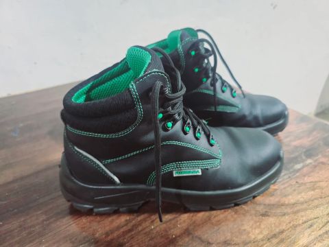 Botas de Segurança Preta com Detalhes em Verde